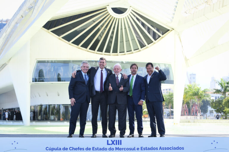 Todos tenemos la misma voluntad de hacer fuerte el Mercosur”, dijo el Presidente en Brasil