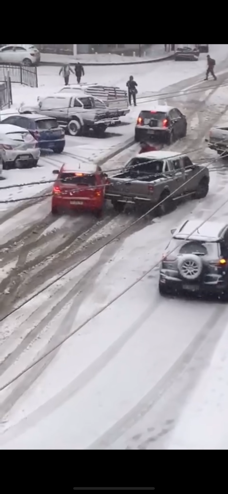 La nieve complica el tránsito en Comodoro