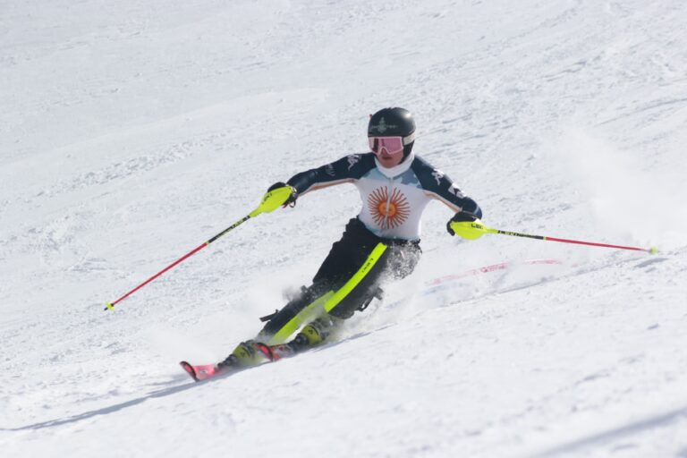 Septiembre en La Hoya: Deporte, nieve y adrenalina en la montaña