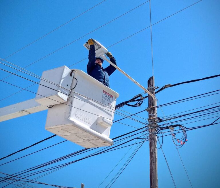 Servicoop moderniza el alumbrado público en Madryn