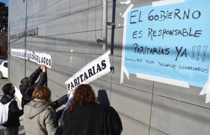 Bono docente en Chubut: entre el anuncio oficial y la indignación de los trabajadores
