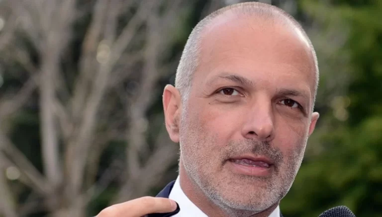 Buzzi juega fuerte y respalda a Bowen