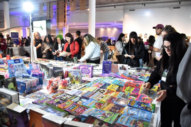 Más de 15 mil personas colmaron la Feria del Libro de Trelew