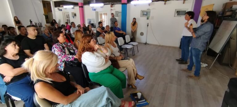 Madryn: se realizó la charla “Comunicar para la vida”