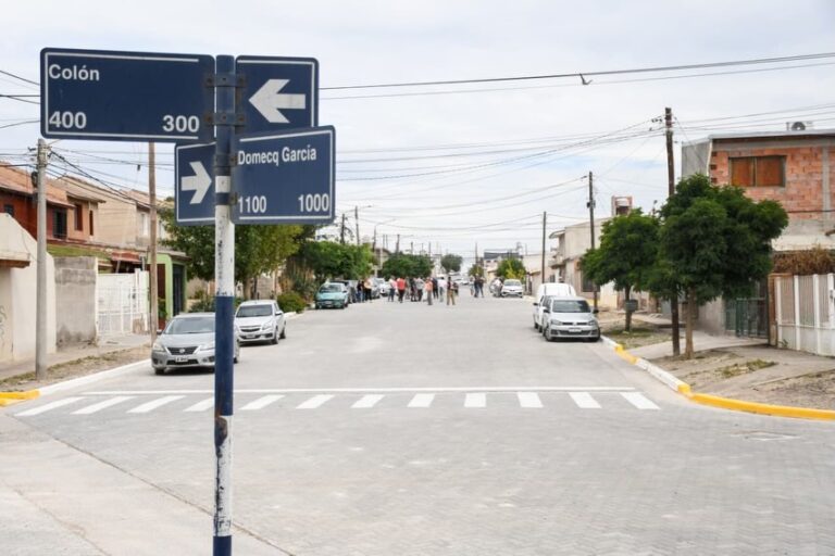 Puerto Madryn: Sastre inauguró el adoquinado de la calle Domecq García