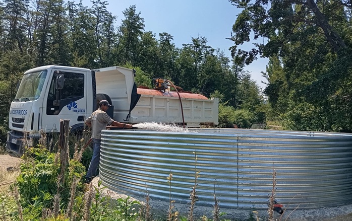 Trevelín suma tanques australianos para la prevención de incendios en la cordillera